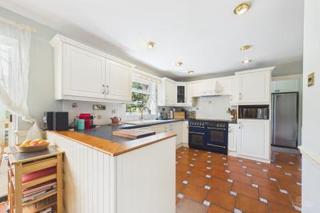 4 bedroom Detached house for sale in Birchwood Close, Barton-upon-Humber, North Lincolnshire, DN18