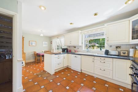 4 bedroom Detached house for sale in Birchwood Close, Barton-upon-Humber, North Lincolnshire, DN18