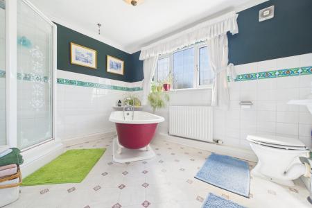 4 bedroom Detached house for sale in Birchwood Close, Barton-upon-Humber, North Lincolnshire, DN18