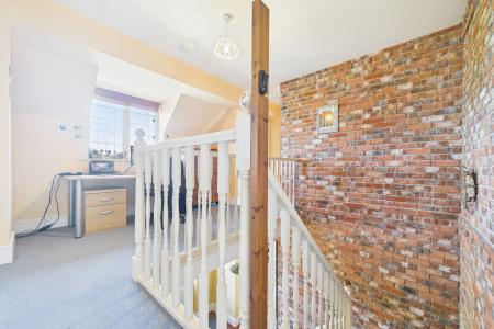 4 bedroom Detached house for sale in Birchwood Close, Barton-upon-Humber, North Lincolnshire, DN18