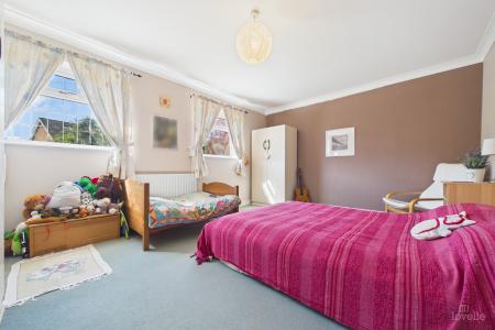 4 bedroom Detached house for sale in Birchwood Close, Barton-upon-Humber, North Lincolnshire, DN18