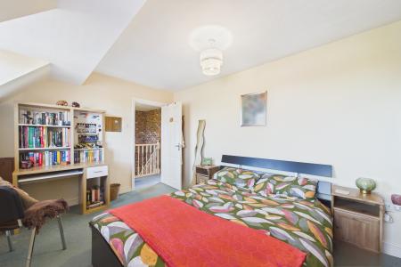 4 bedroom Detached house for sale in Birchwood Close, Barton-upon-Humber, North Lincolnshire, DN18