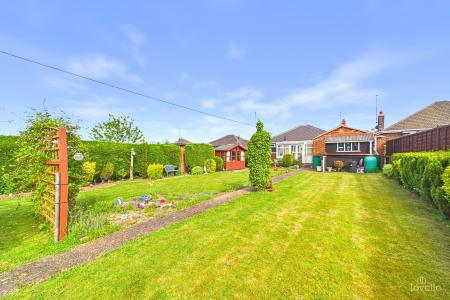 3 bedroom Detached bungalow for sale in Western Drive, Barton-upon-Humber, North Lincolnshire, DN18