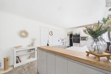 4 bedroom Detached house for sale in Worsley Paddock, Ulceby, North Lincolnshire, DN39