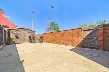 3 bedroom Semi-detached house for sale in Butts Road, Barton-upon-Humber, North Lincolnshire, DN18