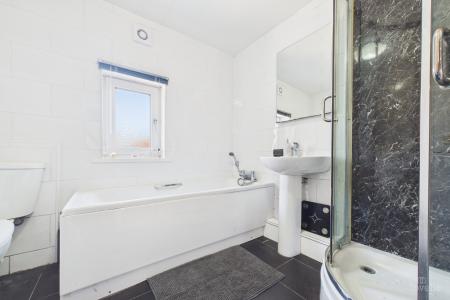 3 bedroom Semi-detached house for sale in Butts Road, Barton-upon-Humber, North Lincolnshire, DN18