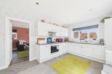 2 bedroom Detached bungalow for sale in Danson Close, Barton-upon-Humber, North Lincolnshire, DN18