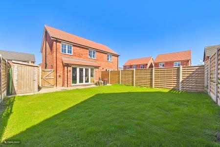 3 bedroom Semi-detached house for sale in Millfields Way, Barrow-upon-Humber, North Lincolnshire, DN19