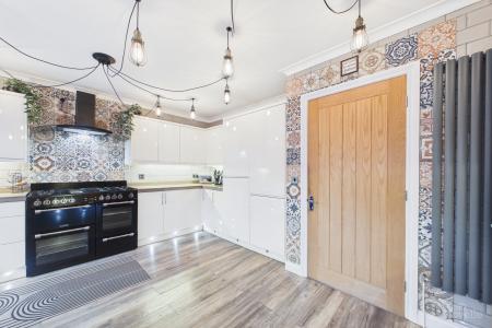4 bedroom Detached house for sale in Riverbank Rise, Barton-upon-Humber, North Lincolnshire, DN18