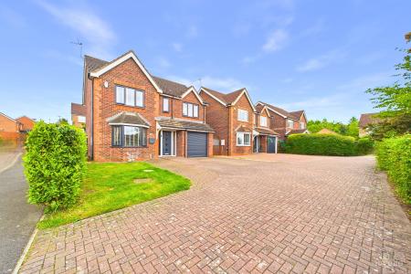 4 bedroom Detached house for sale in Riverbank Rise, Barton-upon-Humber, North Lincolnshire, DN18
