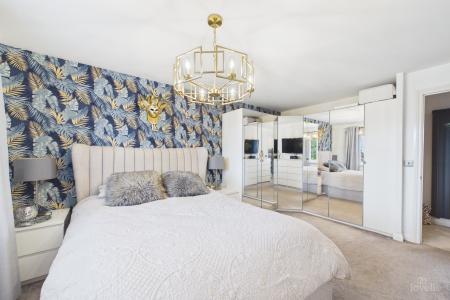 4 bedroom Detached house for sale in Riverbank Rise, Barton-upon-Humber, North Lincolnshire, DN18