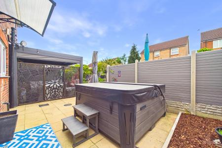 4 bedroom Detached house for sale in Riverbank Rise, Barton-upon-Humber, North Lincolnshire, DN18