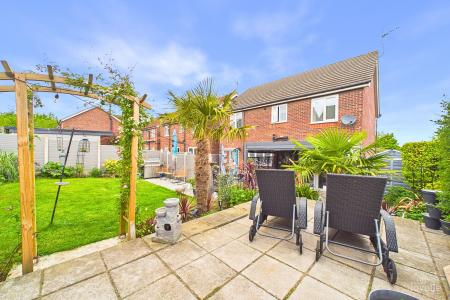 4 bedroom Detached house for sale in Riverbank Rise, Barton-upon-Humber, North Lincolnshire, DN18