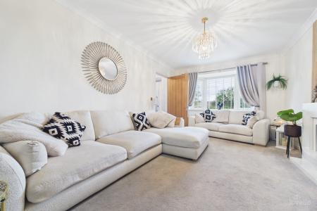 4 bedroom Detached house for sale in Riverbank Rise, Barton-upon-Humber, North Lincolnshire, DN18