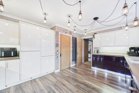 4 bedroom Detached house for sale in Riverbank Rise, Barton-upon-Humber, North Lincolnshire, DN18