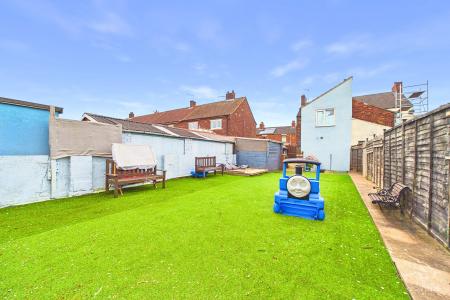3 bedroom Semi-detached house for sale in Barrow Road, New Holland, North Lincolnshire, DN19