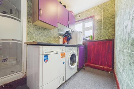 3 bedroom Semi-detached house for sale in Barrow Road, New Holland, North Lincolnshire, DN19