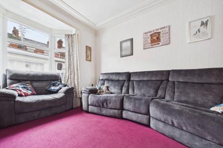3 bedroom Semi-detached house for sale in Barrow Road, New Holland, North Lincolnshire, DN19