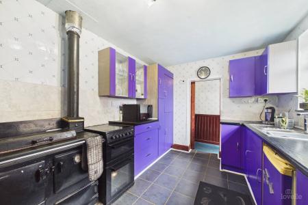 3 bedroom Semi-detached house for sale in Barrow Road, New Holland, North Lincolnshire, DN19