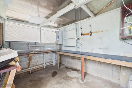 3 bedroom Semi-detached house for sale in Barrow Road, New Holland, North Lincolnshire, DN19