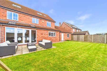 5 bedroom Detached house for sale in Canberra View, Barton-upon-Humber, North Lincolnshire, DN18