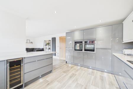 5 bedroom Detached house for sale in Canberra View, Barton-upon-Humber, North Lincolnshire, DN18