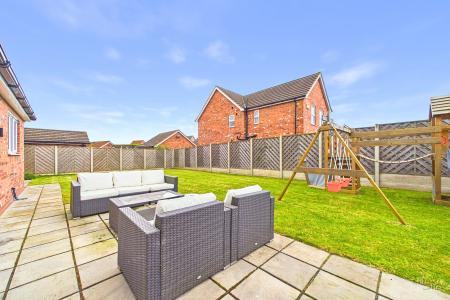 5 bedroom Detached house for sale in Canberra View, Barton-upon-Humber, North Lincolnshire, DN18