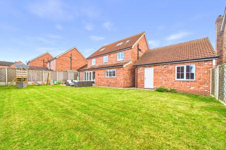 5 bedroom Detached house for sale in Canberra View, Barton-upon-Humber, North Lincolnshire, DN18