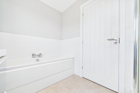 5 bedroom Detached house for sale in Canberra View, Barton-upon-Humber, North Lincolnshire, DN18