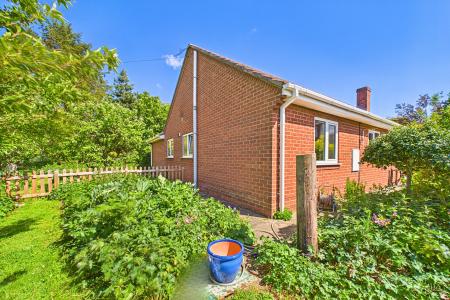 3 bedroom Detached bungalow for sale in Church Side, Goxhill, North Lincolnshire, DN19