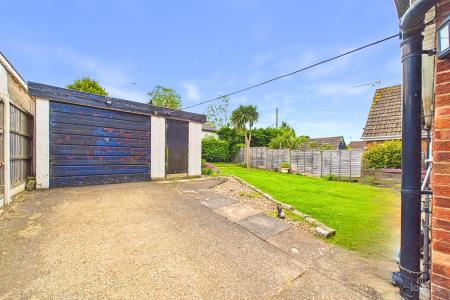 2 bedroom Detached house for sale in Meadow Avenue, Ulceby, North Lincolnshire, DN39