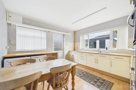 3 bedroom Detached house for sale in 4 Meadow Avenue, Ulceby, North Lincolnshire, DN39