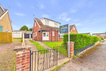 3 bedroom Detached house for sale in 4 Meadow Avenue, Ulceby, North Lincolnshire, DN39