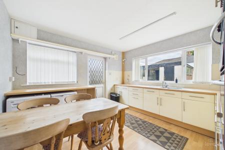 2 bedroom Detached house for sale in Meadow Avenue, Ulceby, North Lincolnshire, DN39