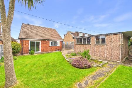 2 bedroom Detached house for sale in Meadow Avenue, Ulceby, North Lincolnshire, DN39
