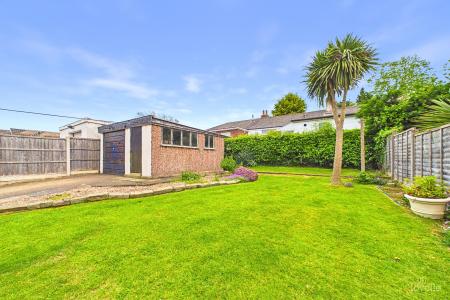 2 bedroom Detached house for sale in Meadow Avenue, Ulceby, North Lincolnshire, DN39