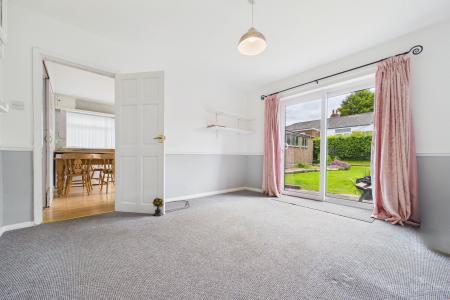 2 bedroom Detached house for sale in Meadow Avenue, Ulceby, North Lincolnshire, DN39