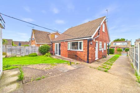 3 bedroom Detached house for sale in 4 Meadow Avenue, Ulceby, North Lincolnshire, DN39