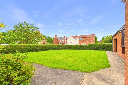 2 bedroom Detached bungalow for sale in Chapel Street, Goxhill, North Lincolnshire, DN19