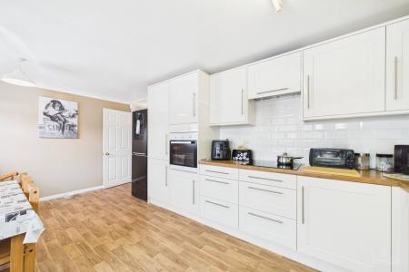 2 bedroom Detached bungalow for sale in Cornhill Drive, Barton-upon-Humber, North Lincolnshire, DN18