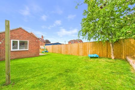 4 bedroom Semi-detached house for sale in Low Road, Worlaby, North Lincolnshire, DN20