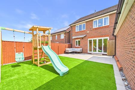 4 bedroom Detached house for sale in Graburn Way, Barton-upon-Humber, North Lincolnshire, DN18