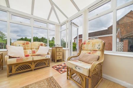 3 bedroom Detached bungalow for sale in East Acridge, Barton-upon-Humber, North Lincolnshire, DN18