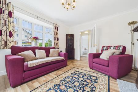 3 bedroom Detached bungalow for sale in East Acridge, Barton-upon-Humber, North Lincolnshire, DN18