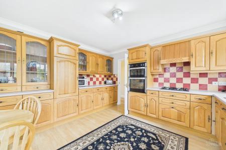 3 bedroom Detached bungalow for sale in East Acridge, Barton-upon-Humber, North Lincolnshire, DN18