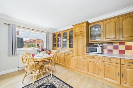 3 bedroom Detached bungalow for sale in East Acridge, Barton-upon-Humber, North Lincolnshire, DN18