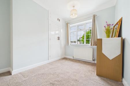 3 bedroom Detached bungalow for sale in East Acridge, Barton-upon-Humber, North Lincolnshire, DN18