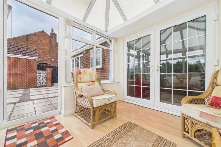 3 bedroom Detached bungalow for sale in East Acridge, Barton-upon-Humber, North Lincolnshire, DN18