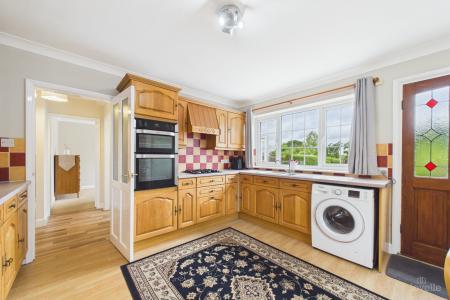 3 bedroom Detached bungalow for sale in East Acridge, Barton-upon-Humber, North Lincolnshire, DN18