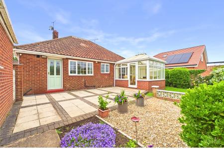 3 bedroom Detached bungalow for sale in East Acridge, Barton-upon-Humber, North Lincolnshire, DN18